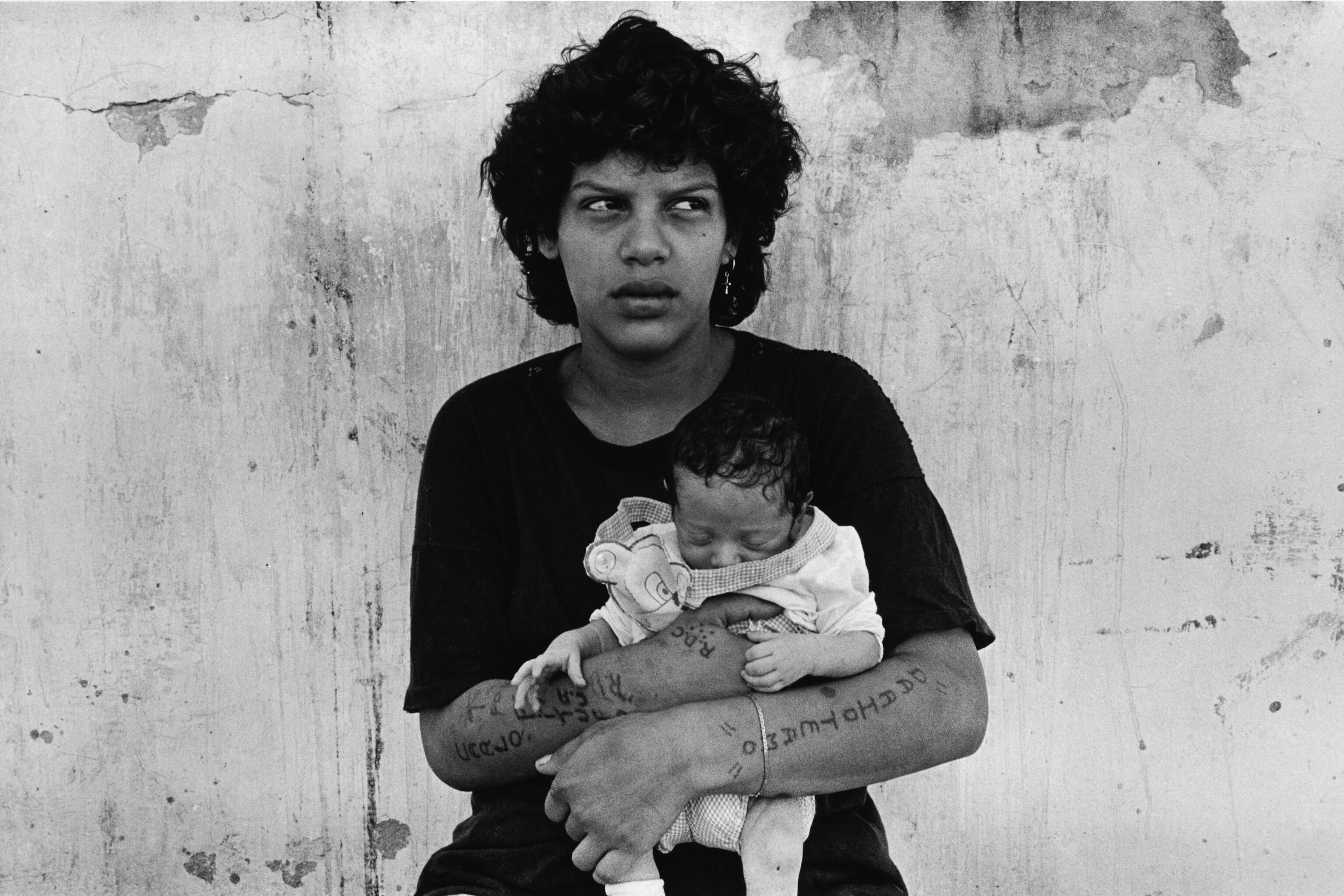 BIENALSUR | UN/VERSEHRT. Schmerz und Widerstand, Ausstellung, Kunstausstellung, Mülheim an der Ruhr, Kunstmuseum Mülheim an der Ruhr, Adriana Lestido, Mujeres presas, Fotografie