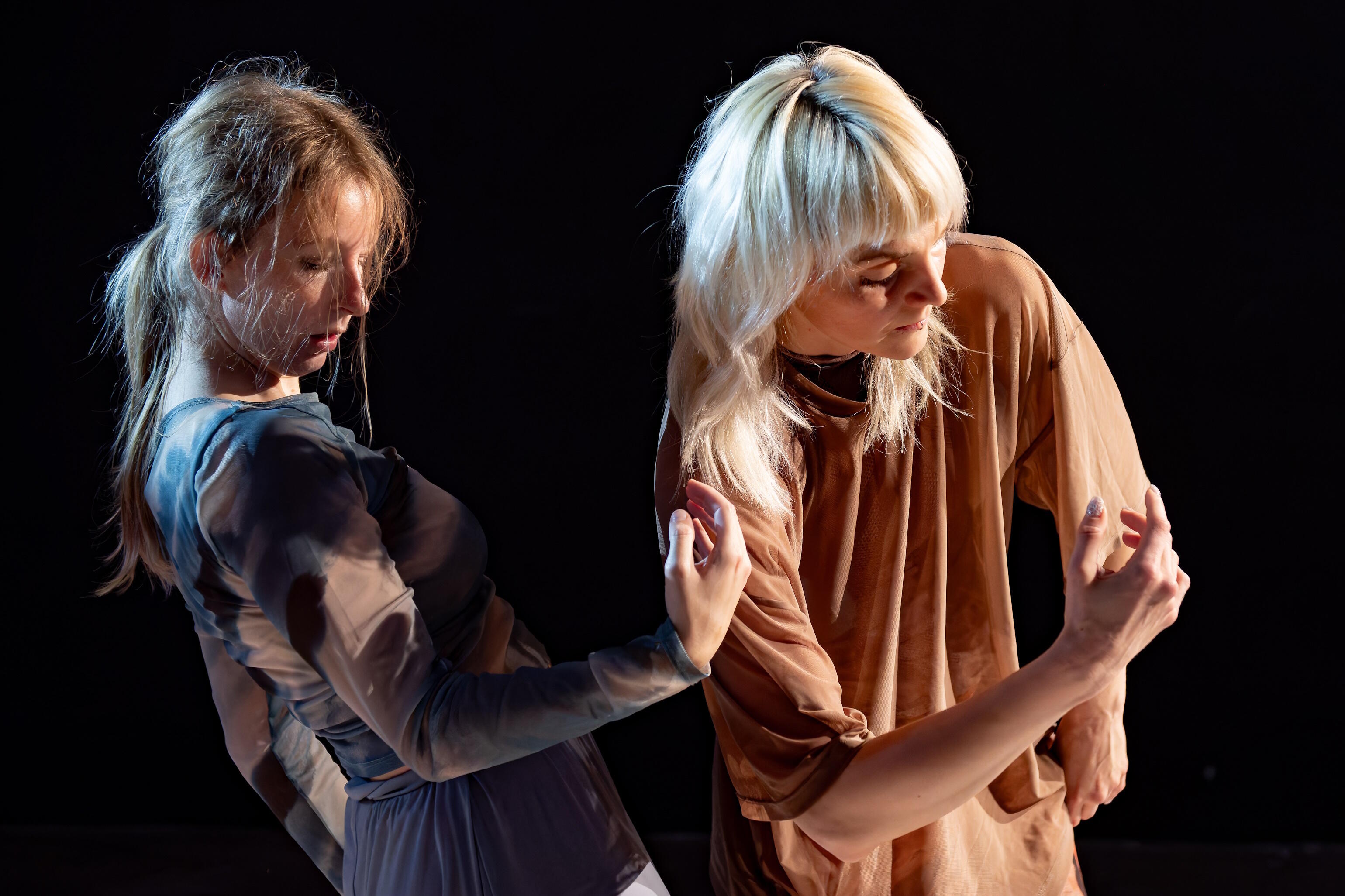 Skin Hunger, Tanz, Tanzperformance, Köln, Bochum, Weltkunstzimmer, Atelier Automatique, Kunsthafen Köln, Karl-Heinz Mierke