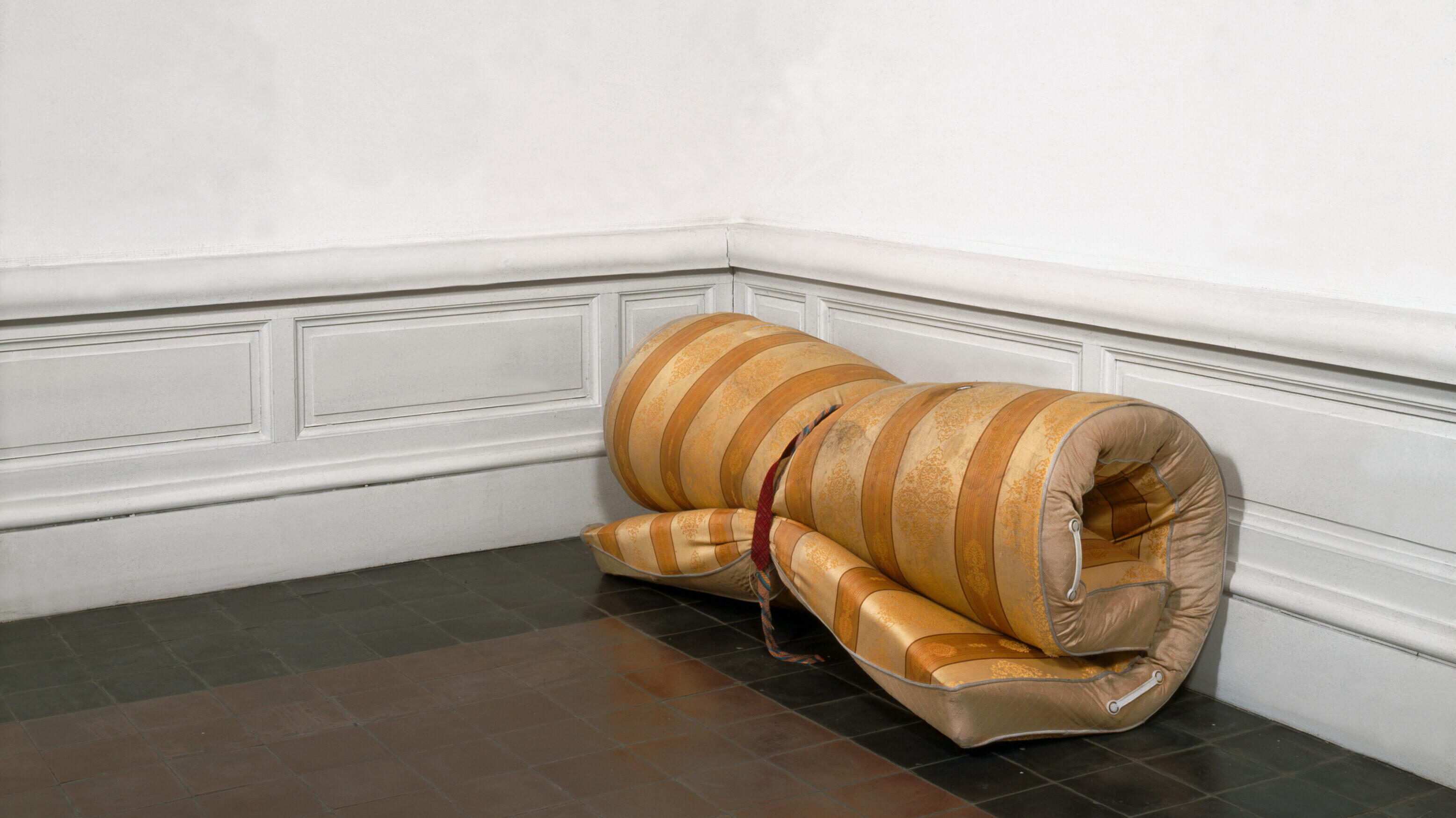 Das soziale Leben der Dinge, Ausstellung, Kunstausstellung, Siegen, MGK Siegen, David Hammons, Materasso Addormentato, Sammlung Stedelijk Museum voor Actuele Kunst, Dirk Pauwels