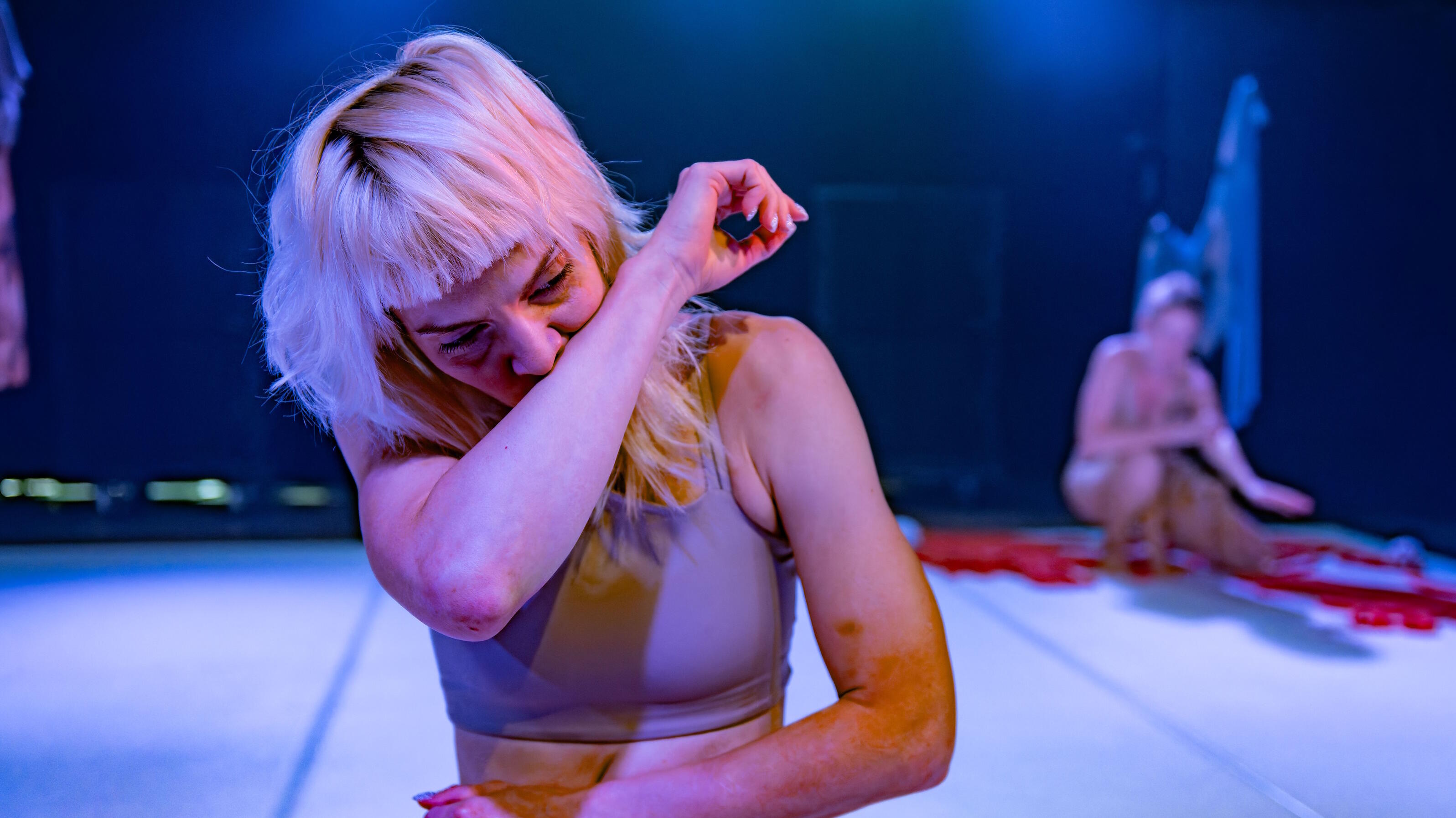 Skin Hunger, Tanz, Tanzperformance, Köln, Bochum, Weltkunstzimmer, Atelier Automatique, Kunsthafen Köln, Karl-Heinz Mierke