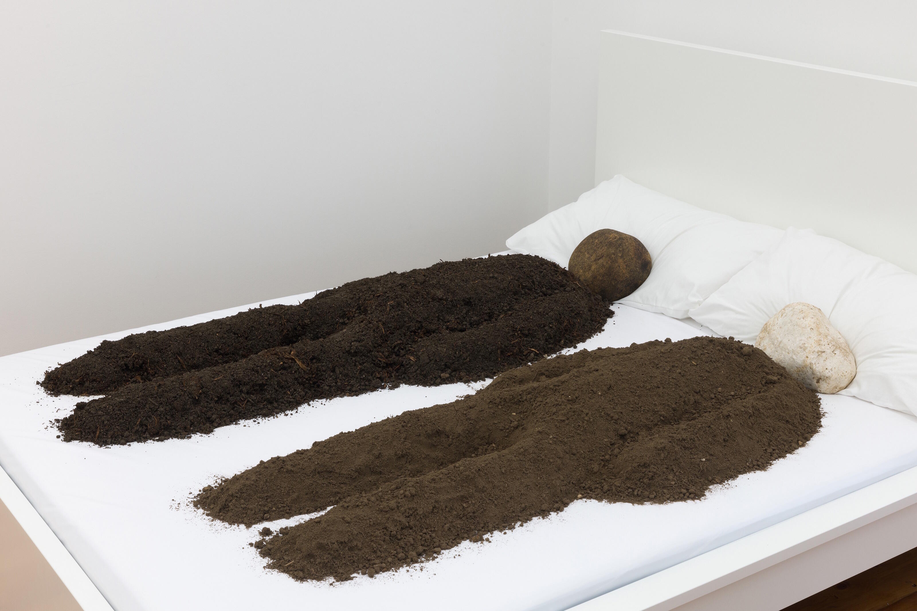 Grund und Boden – Wie wir miteinander leben, Ausstellung, Kunstausstellung, Düsseldorf, Kunstsammlung NRW, K21, Shimabuku, Bed Peace after 55 yeras, Barbara Wien