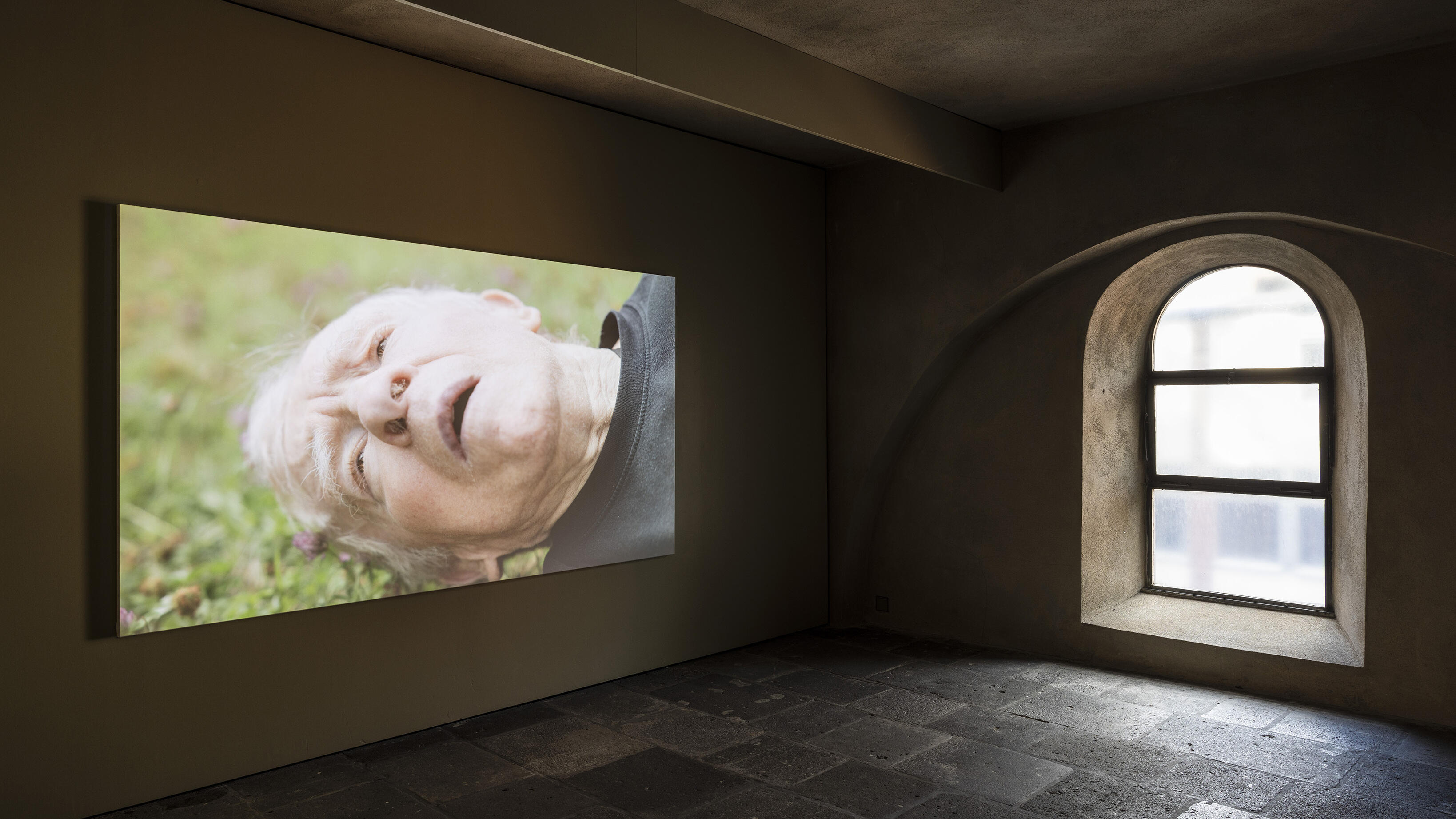 Ruinen von Rom, Marie Ouazzani, Nicolas Carrier, Ausstellung, Kunstausstellung, Köln, Kunst-Station Sankt Peter, Videoinstallation, Pissenlit soleils