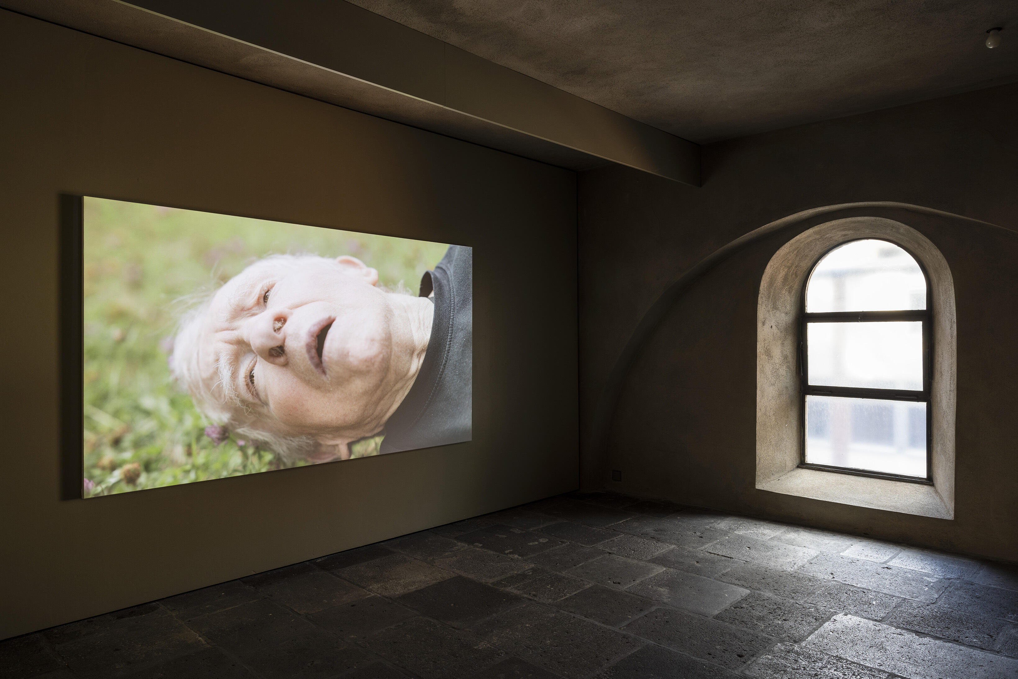 Ruinen von Rom, Marie Ouazzani, Nicolas Carrier, Ausstellung, Kunstausstellung, Köln, Kunst-Station Sankt Peter, Videoinstallation, Pissenlit soleils