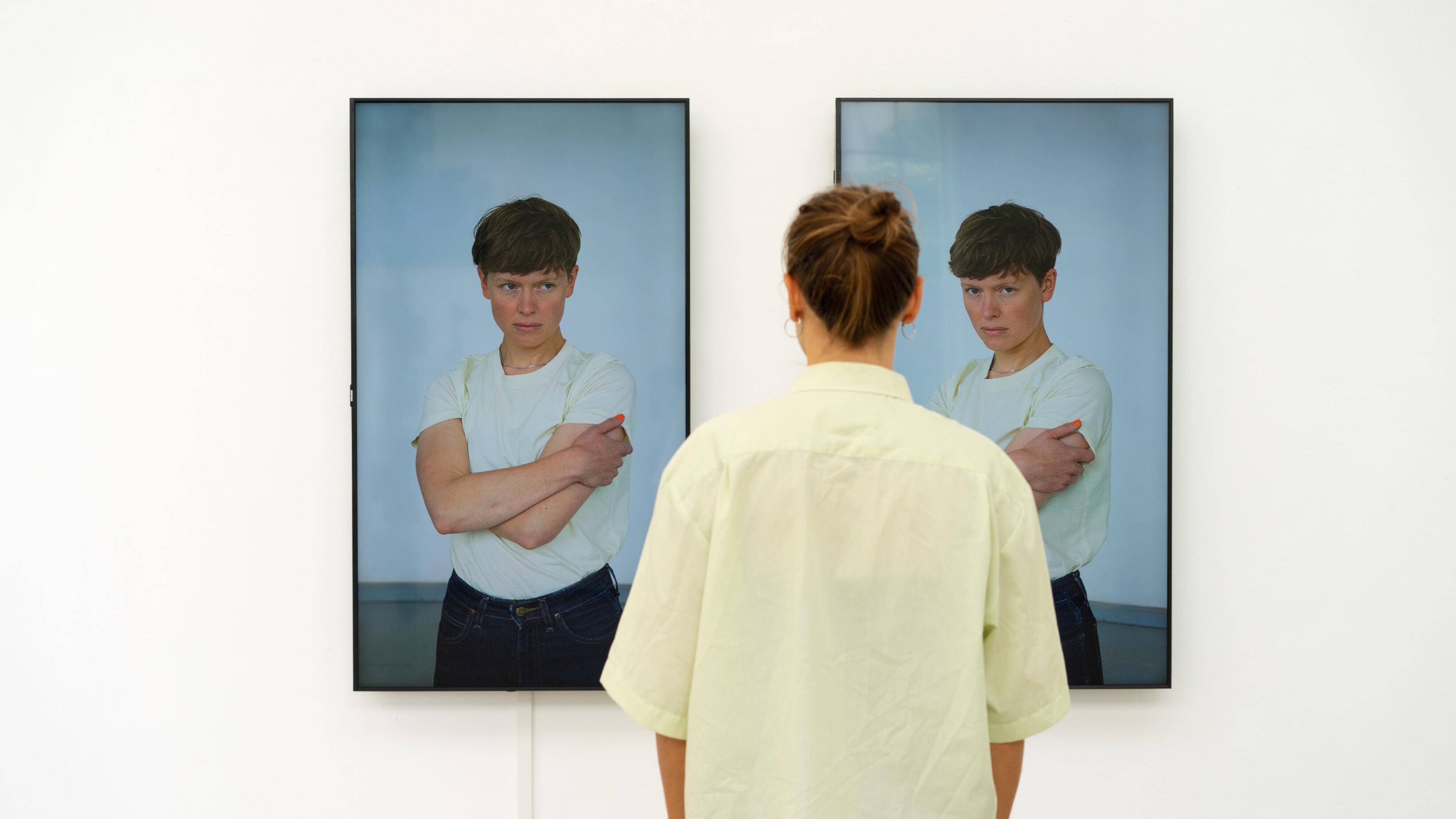 Made in Düsseldorf #8 – In Szene gesetzt, Ausstellung, Kunstausstellung, Düsseldorf, Kunstpalast, Sophie Meuresch, Astrid (Doppel), Ausstellungsansicht Michael Horbach Stiftung, VG Bild-Kunst