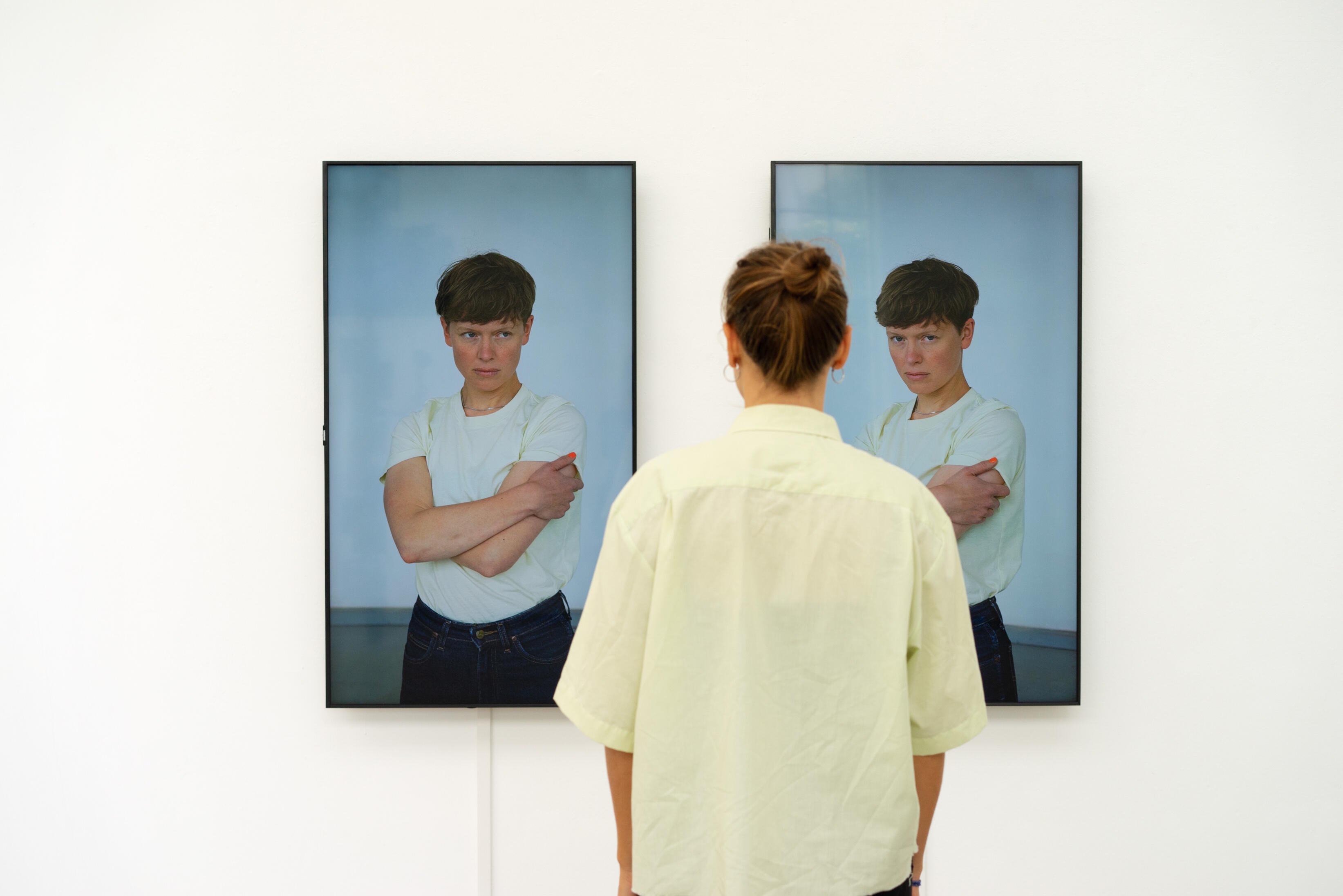 Made in Düsseldorf #8 – In Szene gesetzt, Ausstellung, Kunstausstellung, Düsseldorf, Kunstpalast, Sophie Meuresch, Astrid (Doppel), Ausstellungsansicht Michael Horbach Stiftung, VG Bild-Kunst
