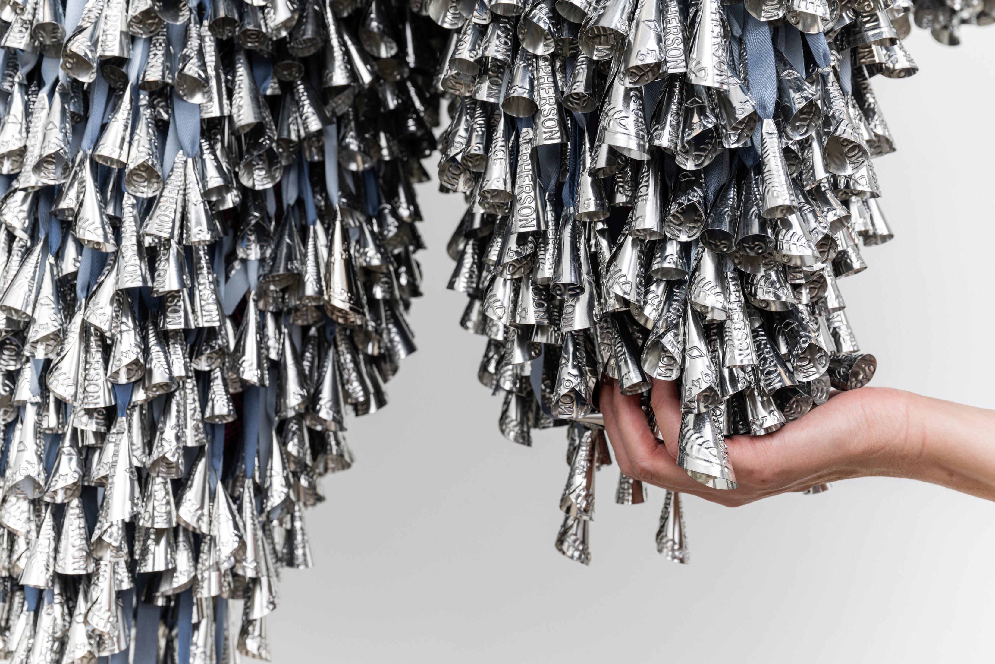 HIER UND JETZT im Museum Ludwig, De/Collecting Memories from Turtle Island, Ausstellung, Kunstausstellung, Köln, Museum Ludwig, Marie Watt, Thirteen Moons, Mario Gallucci