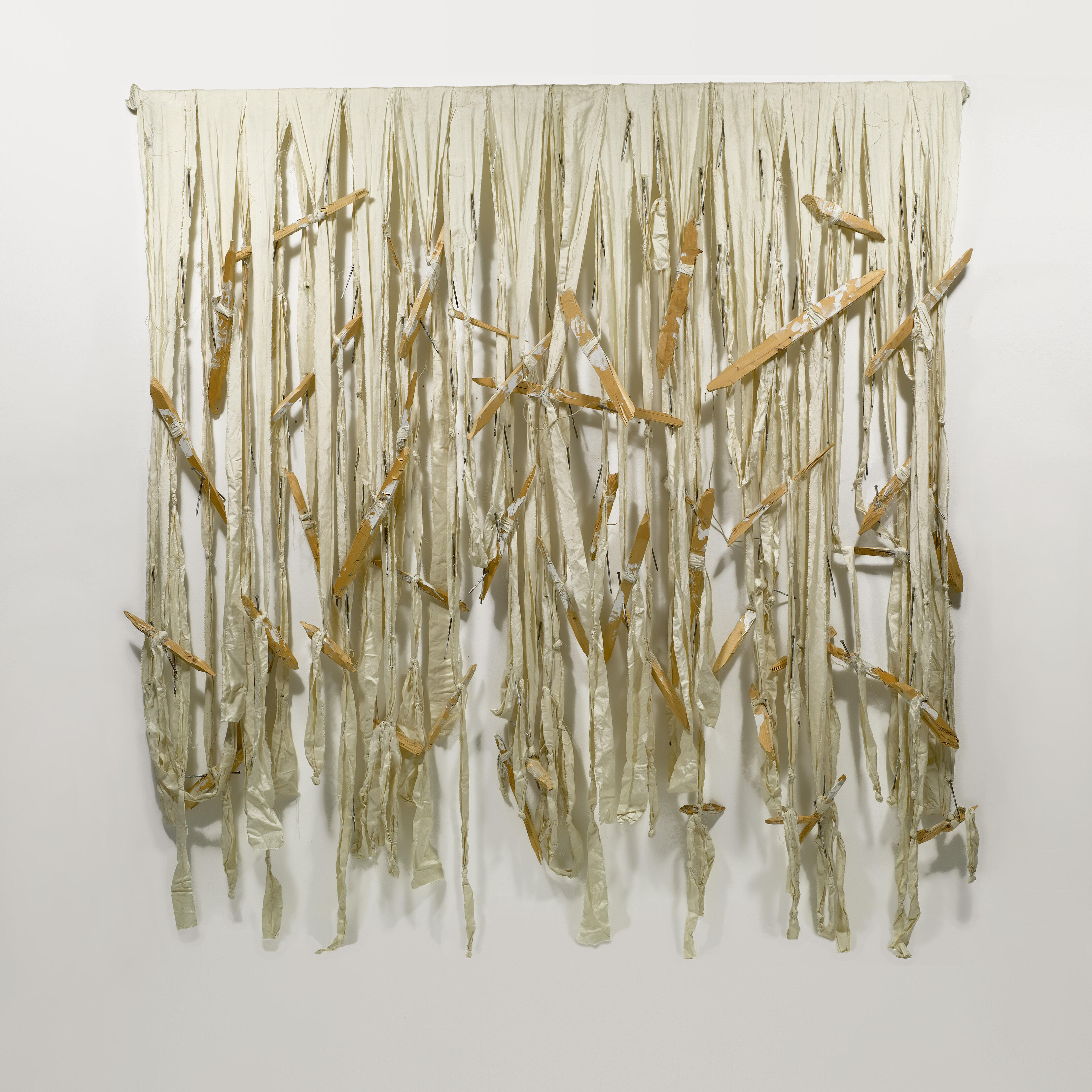 Günther Uecker, Die Verletzlichkeit der Welt, Ausstellung, Kunstausstellung, Remagen, arp museum, Verletzungen und Verbindungen, Bahnhof Rolandseck, Uecker Archiv, Sammlung Lenz, Archiv Lenz Schönberg, VG Bild Kunst