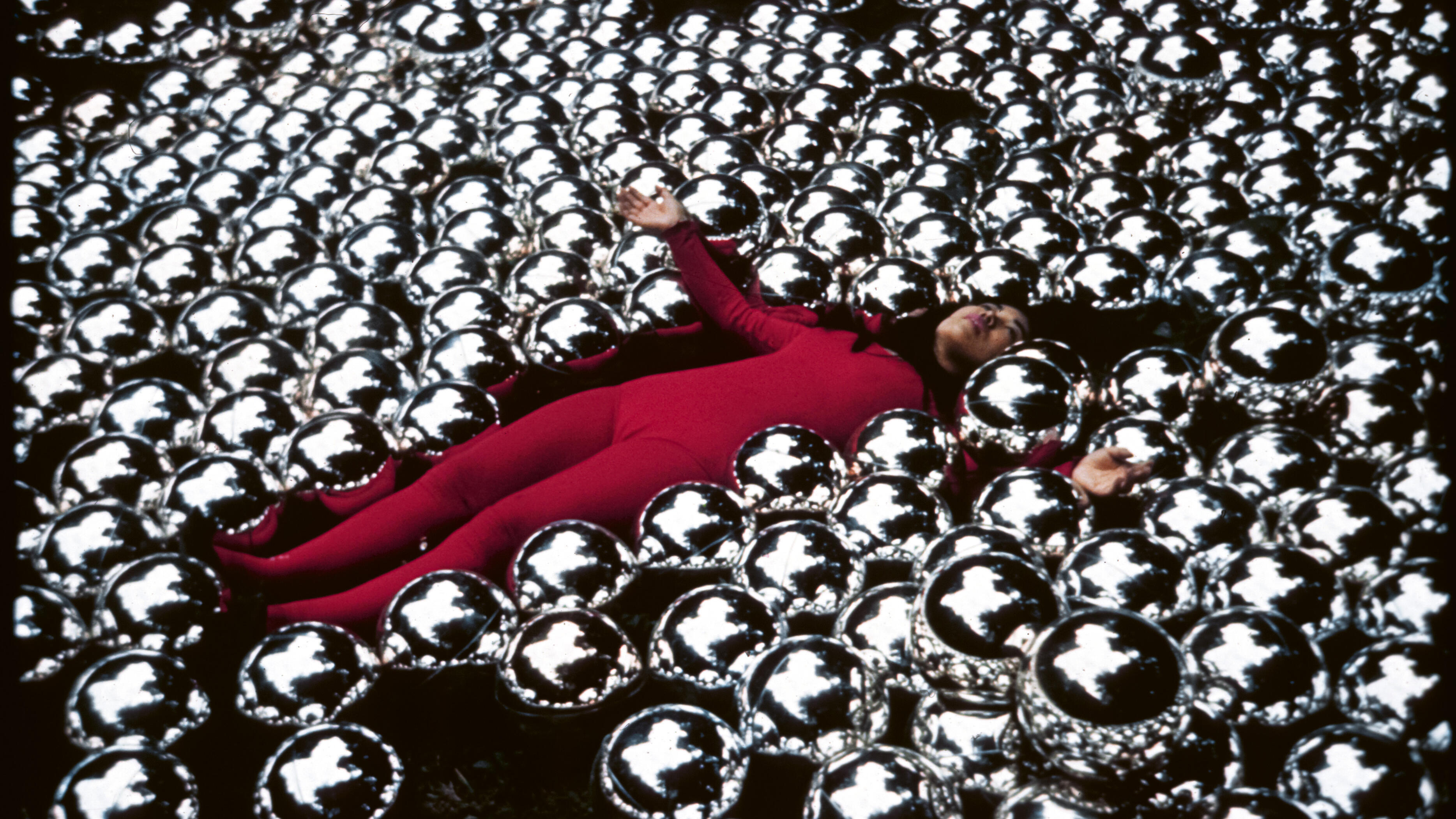 Yayoi Kusama, Ausstellung, Kunstausstellung, Köln, Museum Ludwig, Installation Narcissus Garden auf der 33. Biennale von Venedig