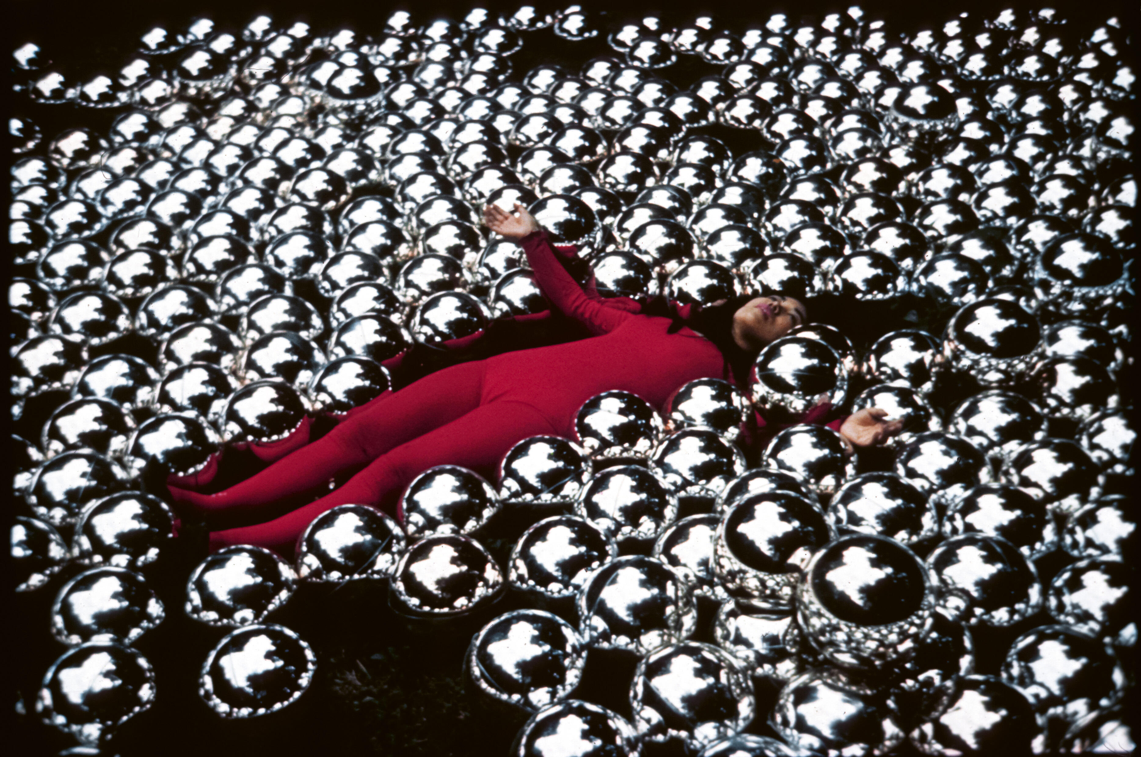 Yayoi Kusama, Ausstellung, Kunstausstellung, Köln, Museum Ludwig, Installation Narcissus Garden auf der 33. Biennale von Venedig