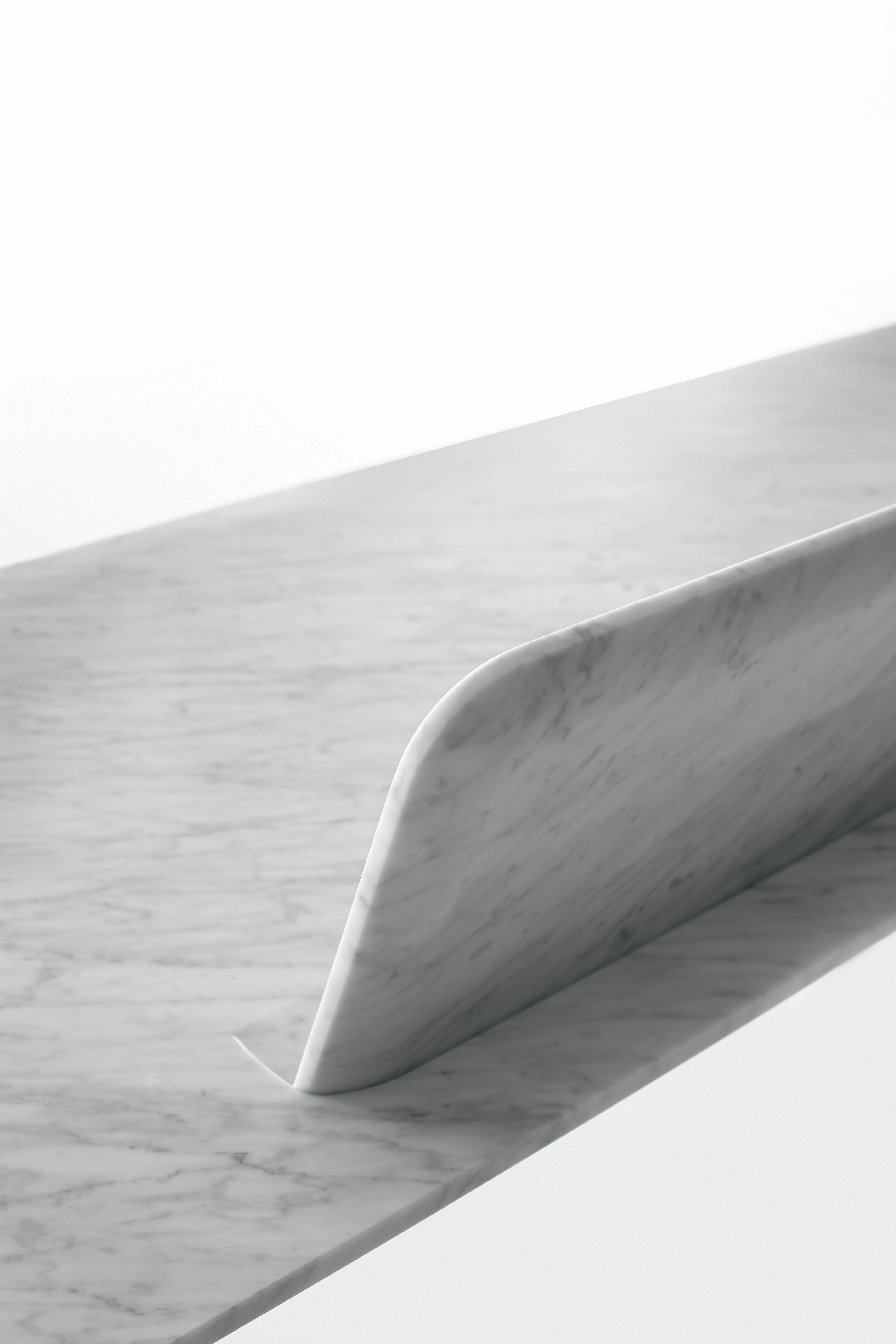 toio studio irvine tisch marmor design inneneinrichtung einrichtungsidee
