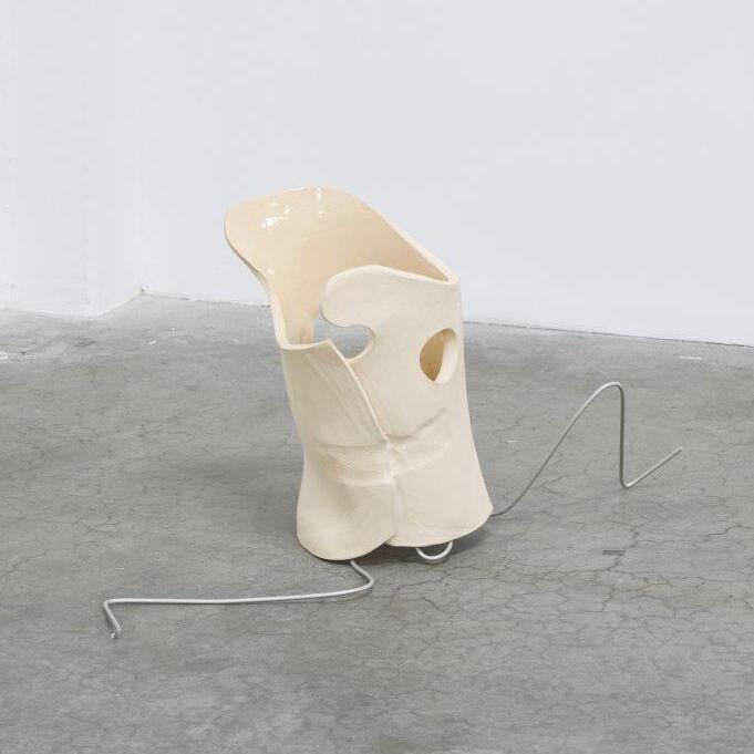 Clara Lena Langenbach, Ausstellung, Kunstausstellung, Köln, artothek – Raum für junge Kunst, Graysc Under Simian, Fight or Flight - What does it mean to be held by an object?