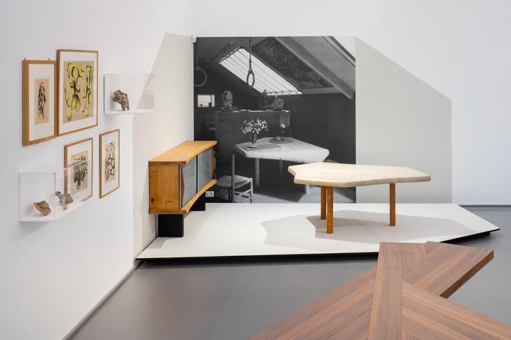 Charlotte Perriand, L’Art d’habiter / Die Kunst des Wohnens, Ausstellung, Kunstausstellung, Innenarchitektur, Möbel, Design, Krefeld, Kaiser Wilhelm Museum, Haus Esters, Haus Lange, Ventaglio table, Cassina iMaestri Collection, VG Bild-Kunst, Bonn, Dirk Rose