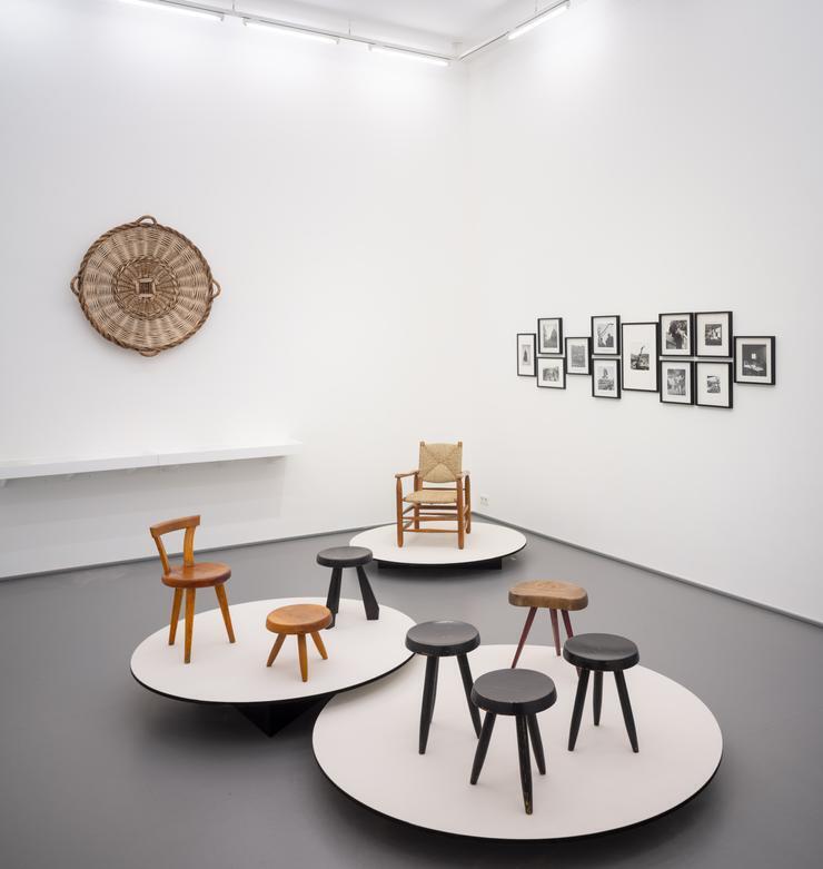 Charlotte Perriand, L’Art d’habiter / Die Kunst des Wohnens, Ausstellung, Kunstausstellung, Innenarchitektur, Möbel, Design, Krefeld, Kaiser Wilhelm Museum, Haus Esters, Haus Lange, Ventaglio table, Cassina iMaestri Collection, VG Bild-Kunst, Bonn, Dirk Rose
