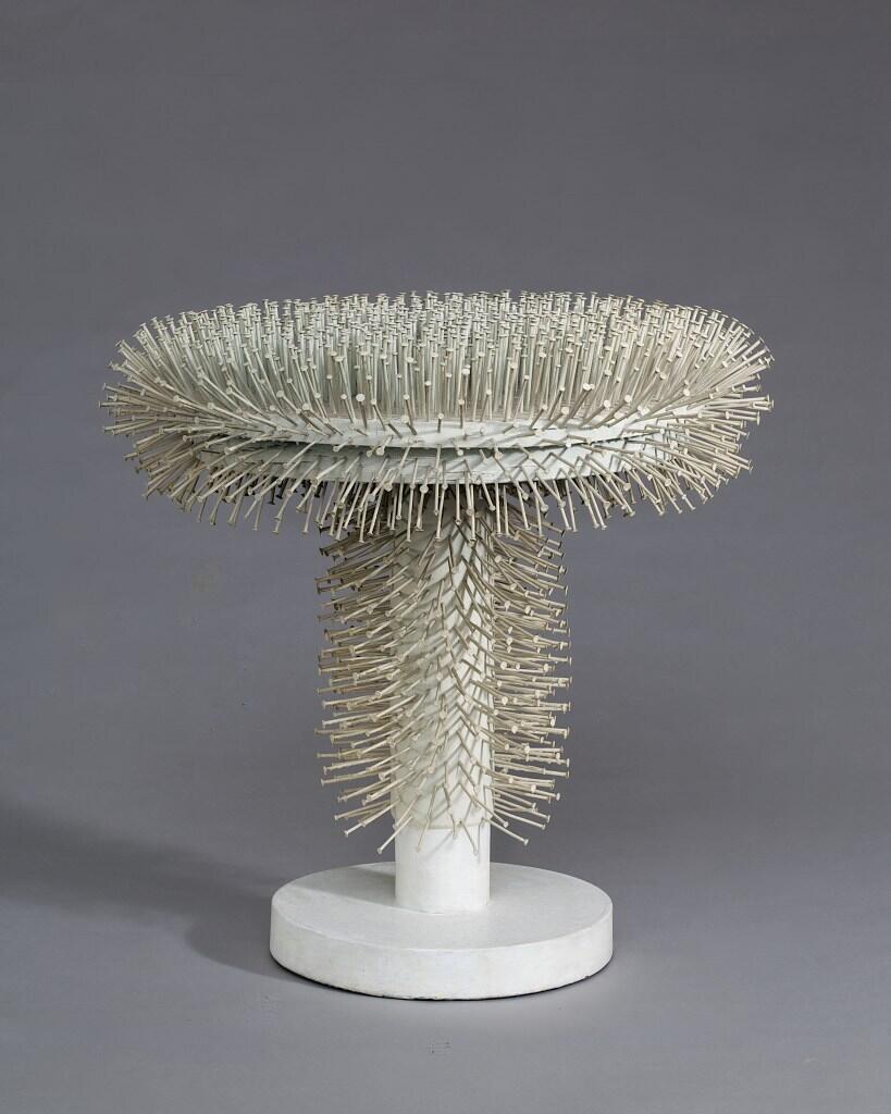 Günther Uecker, Die Verletzlichkeit der Welt, Ausstellung, Kunstausstellung, Remagen, arp museum, Übernagelter Tisch, Bahnhof Rolandseck, Kunstpalast Düsseldorf, Horst Kolberg Arthothek, VG Bild Kunst